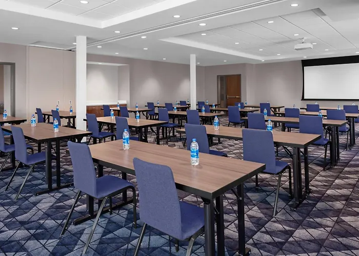 Courtyard By Marriott Lansing Downtown