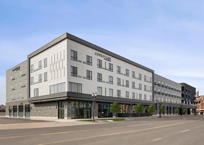 Courtyard By Marriott Lansing Downtown