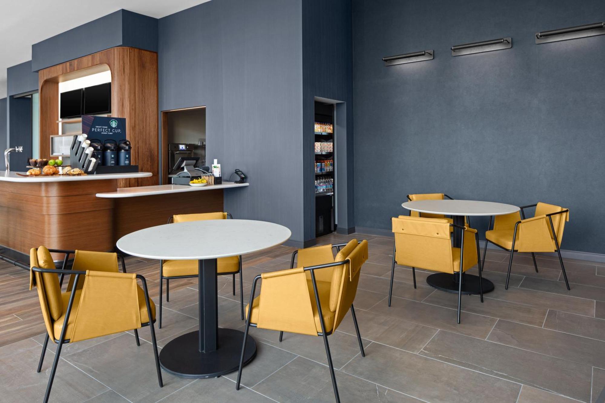 Courtyard By Marriott Downtown Lansing