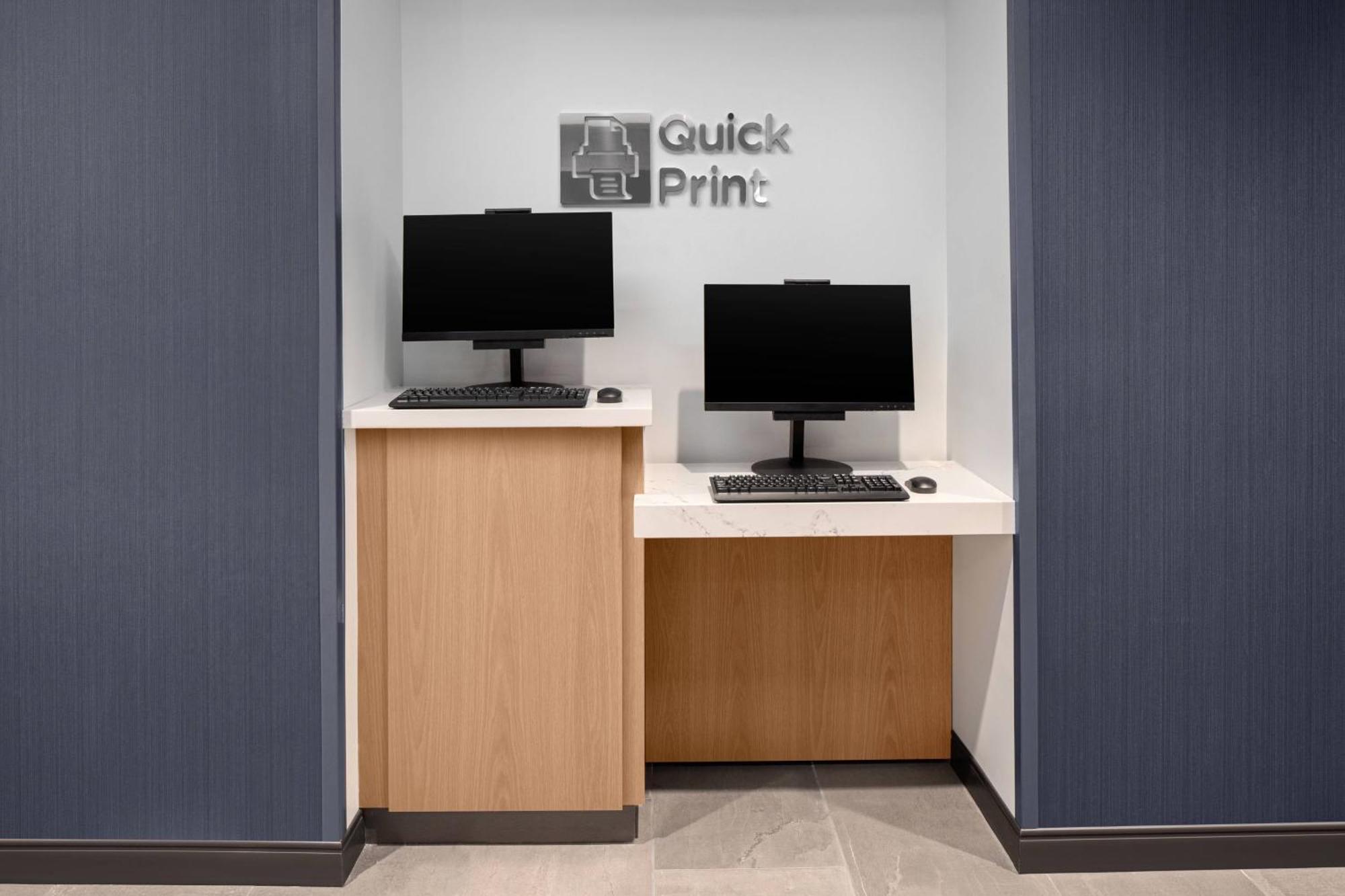 Courtyard By Marriott Downtown 3*