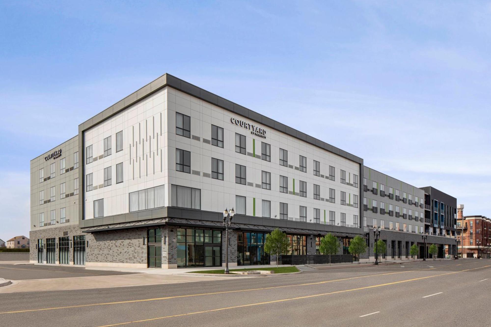Courtyard By Marriott Downtown Lansing